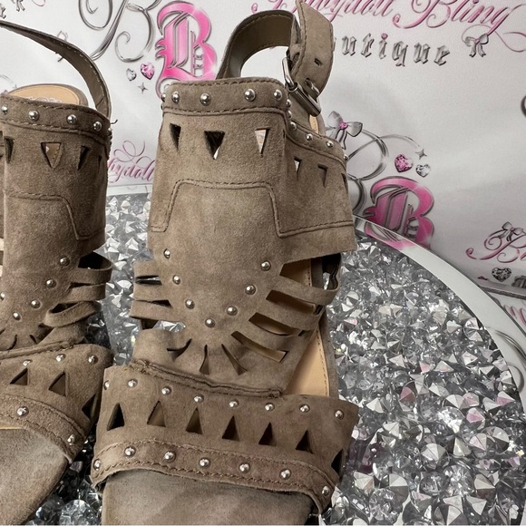 Vince Camuto heels 👠 boho brown block heel buckle strap ankle booties cute - Picture 2 of 11